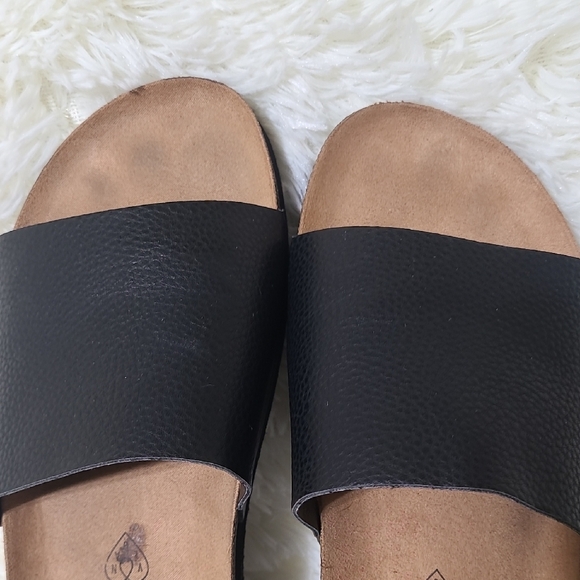 BC FOOTWARE Black Slide Sandals - Size 8 - Picture 5 of 9